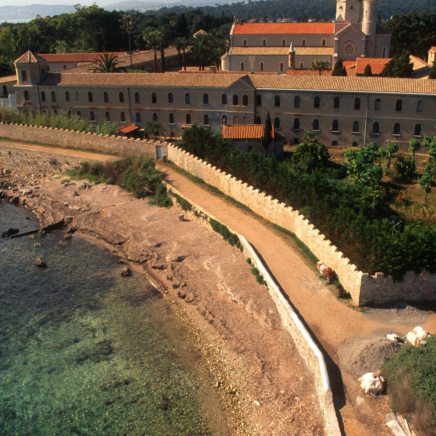 Découvrez les Îles de Lérins avec Home Serenity