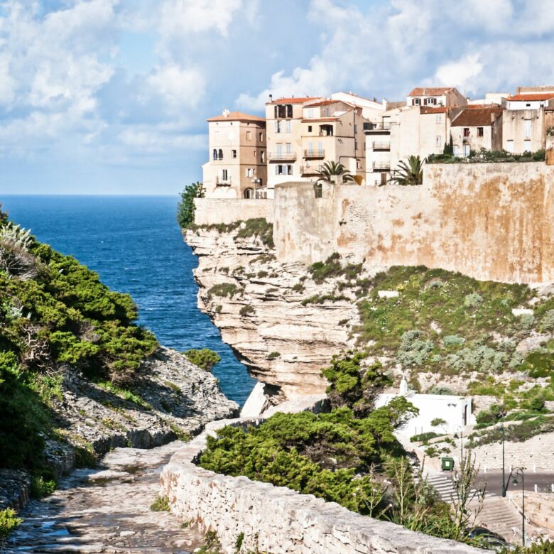 Découvrez l'excellence Corse avec Home Serenity